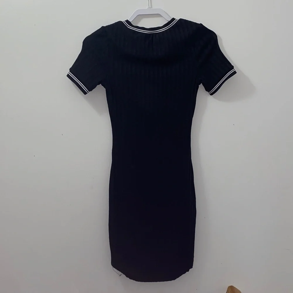 Casual Black Ribbed Dress - Picture 3 of 4